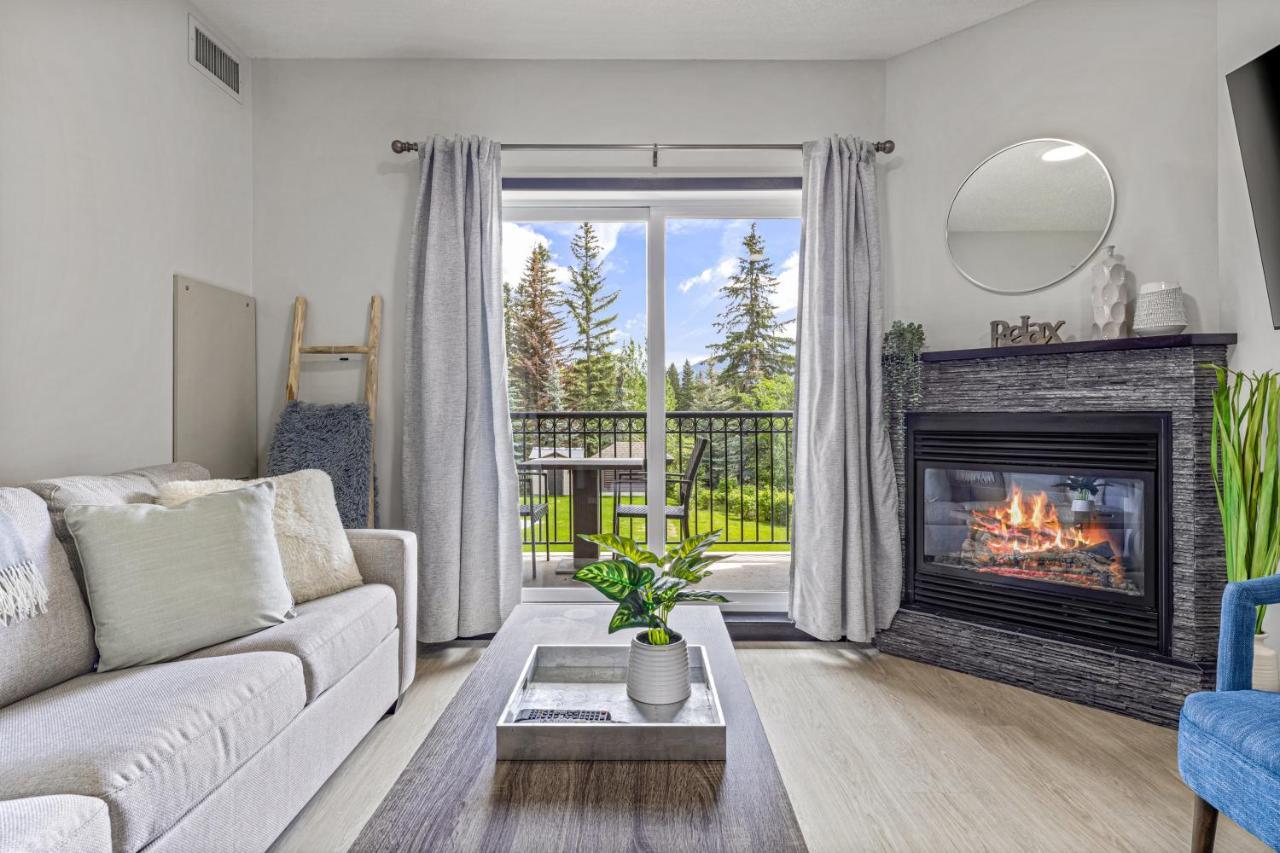 Outstanding Mountain Condo Waterslide And Hot Tub Managed By Little Sister Getaways Canmore Exterior photo