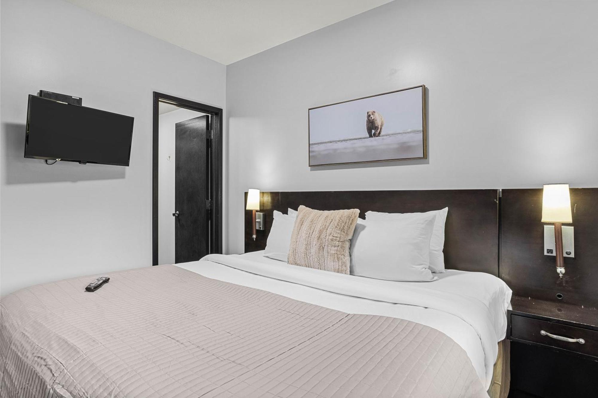 Outstanding Mountain Condo Waterslide And Hot Tub Managed By Little Sister Getaways Canmore Exterior photo